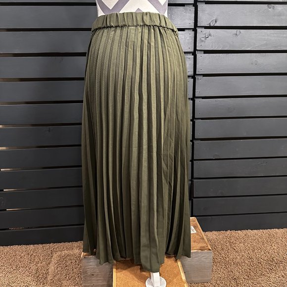 T TAHARI Pleated size Large Skirt - new with tags - Picture 4 of 9